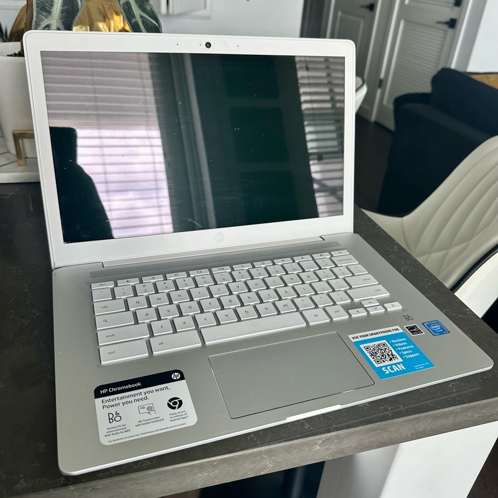 HP Chromebook 14-inch White Laptop